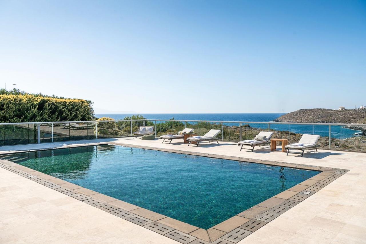 Magnifique Villa Avec Piscine Au Bord De Mer Chorafakia Exterior foto