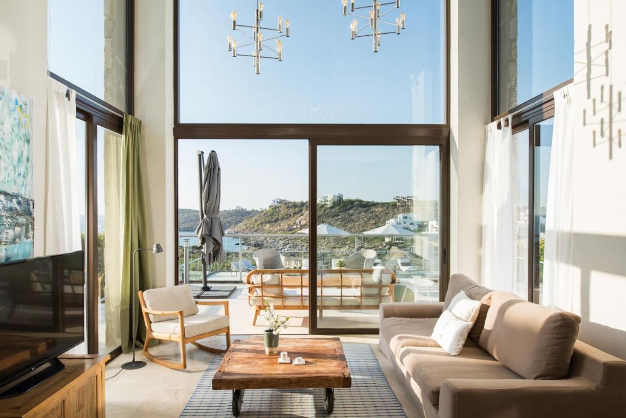Magnifique Villa Avec Piscine Au Bord De Mer Chorafakia Exterior foto