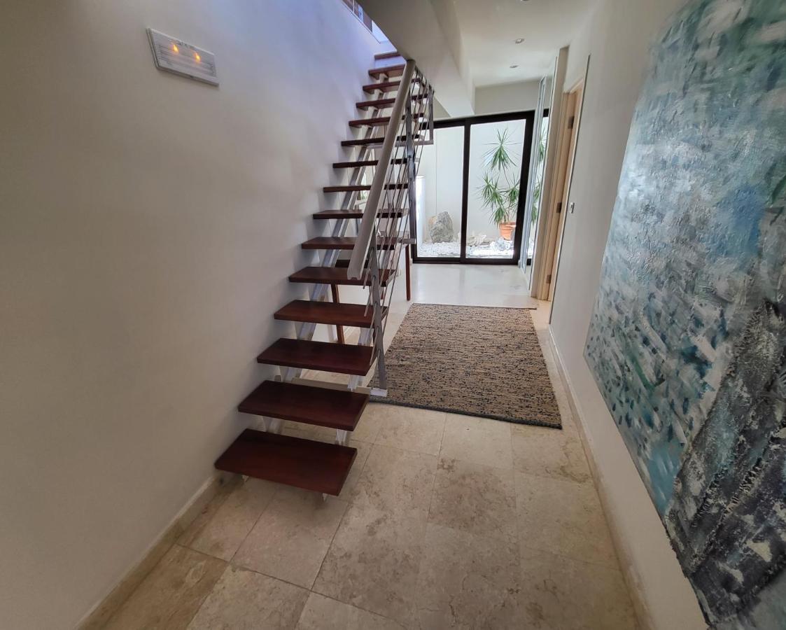 Magnifique Villa Avec Piscine Au Bord De Mer Chorafakia Exterior foto